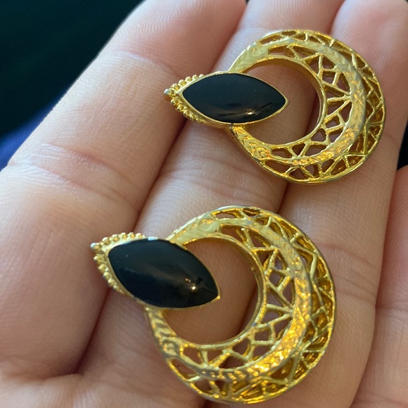🖤Vintage gold enameled earrings - Picture 7 of 12
